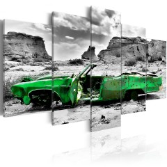 Artgeist Wandbild - Grünes Retro Auto in der Colorado Wüste